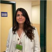 Medico specializzando impartisce lezioni di biologia, fisiologia e anatomia